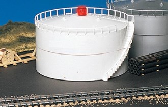 Bachmann USA 46212 [HO] Oil Storage Tank with Light