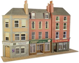 Metcalfe PO205 [OO] Low Relief Pub & Shops Kit