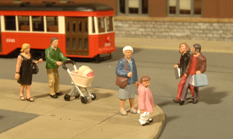 Bachmann USA 33109 [HO] Scenescapes Strolling People (5pcs)