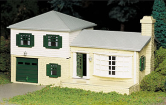 Bachmann USA 45607 [O] Plasticville Split-Level House - Classic Kit